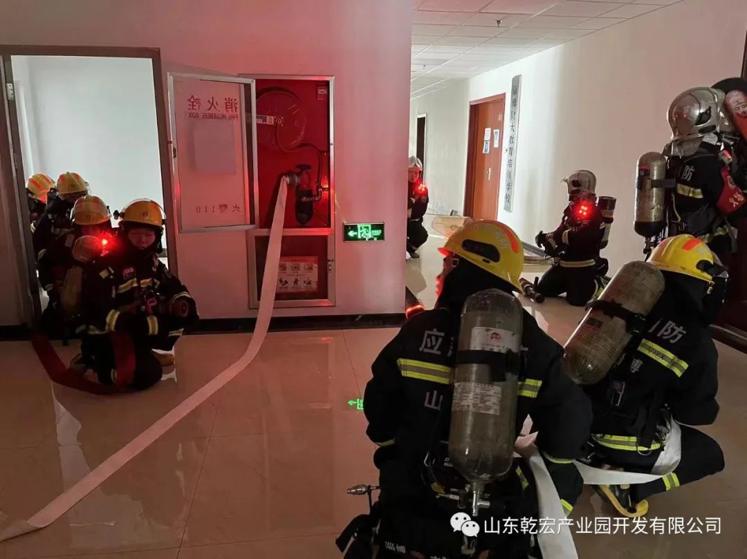 乾宏集团大学城创业中心配合淄博市消防进行消防实战演习51
